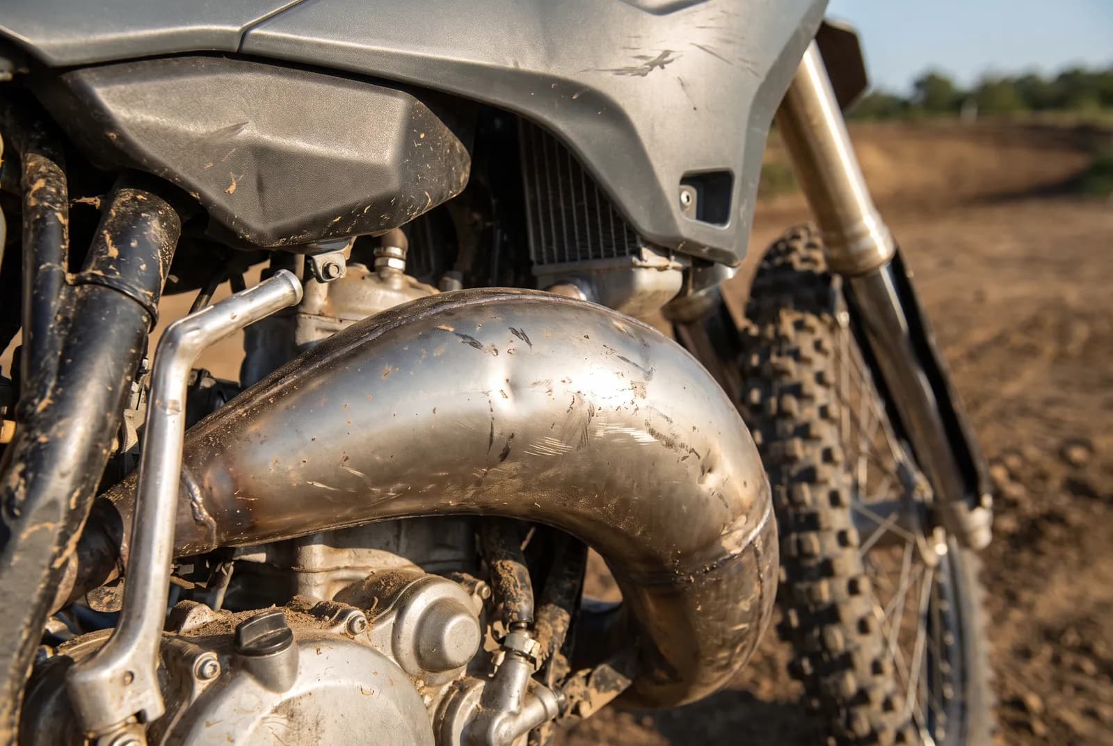 Detail van een Crossmotor 125 tweetakt